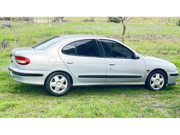 Sahibinden Renault Megane 1.6 RXi 2001 Model sedan kasa dır
 