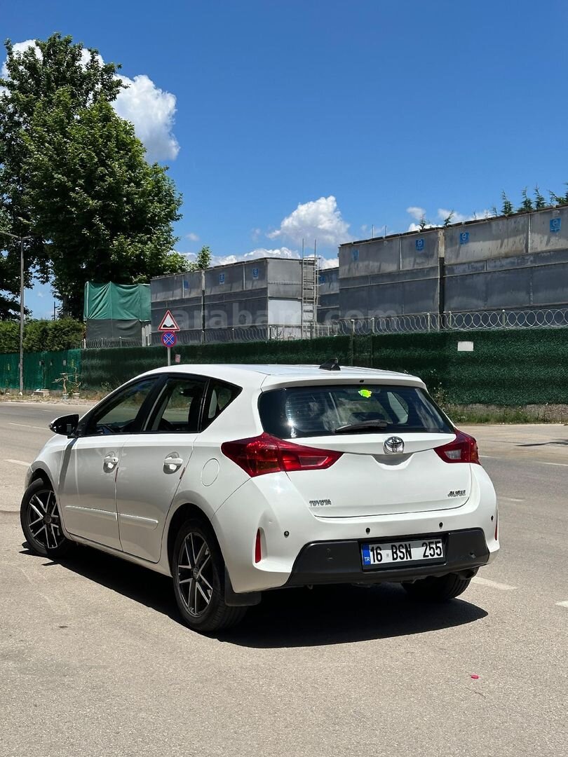 Sahibinden Toyota Auris 1.33 Life 2013 Model Bursa 186.000 km Beyaz 6