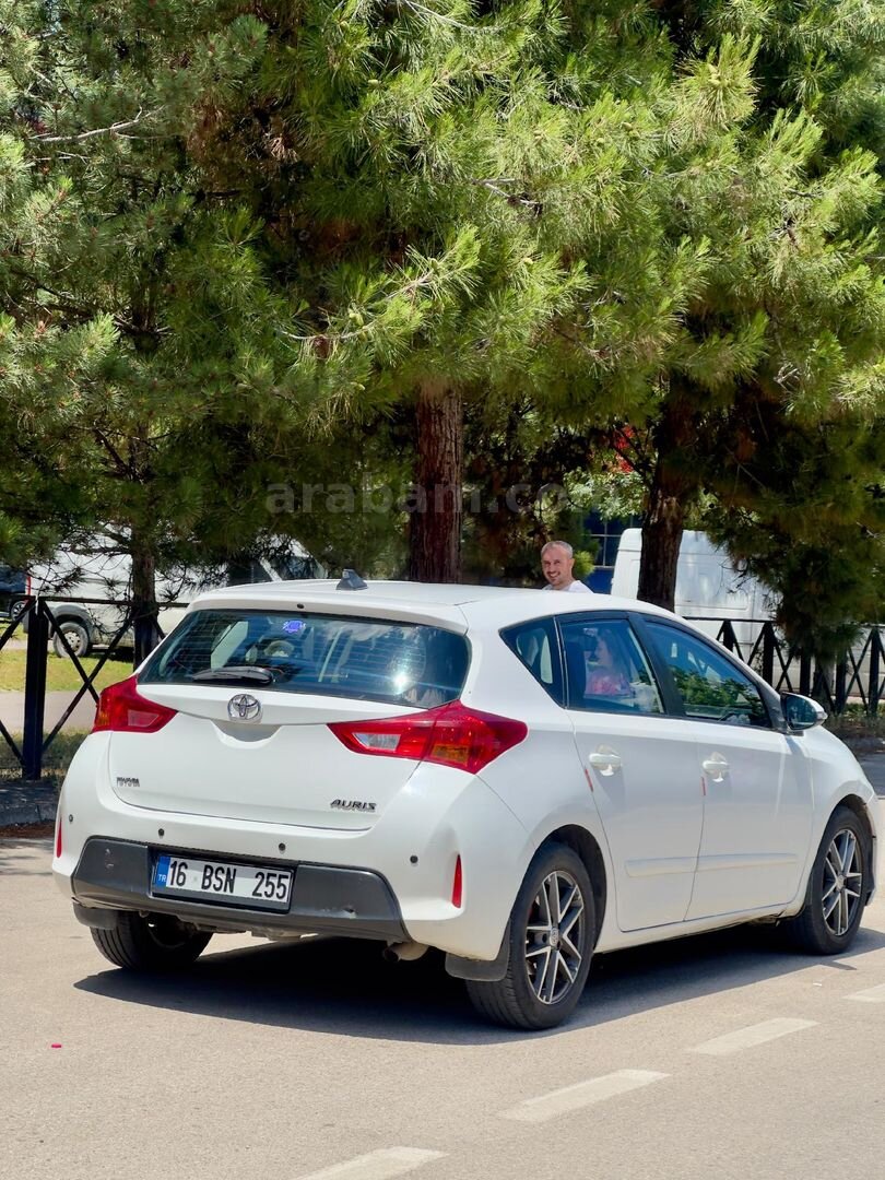 Sahibinden Toyota Auris 1.33 Life 2013 Model Bursa 186.000 km Beyaz 7