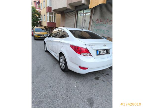 Sahibinden Hyundai Accent Blue 1.6 CRDI Mode Plus 2017 Model  160.000 km Beyaz