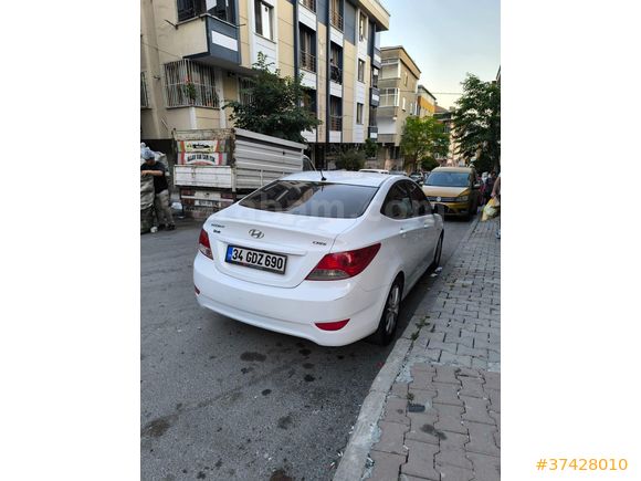 Sahibinden Hyundai Accent Blue 1.6 CRDI Mode Plus 2017 Model  160.000 km Beyaz