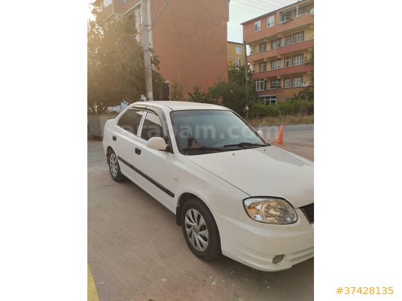Sahibinden Hyundai Accent 1.5 CRDi Admire 2005 Model  302.000 km Beyaz