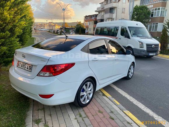 Sahibinden Hyundai Accent Blue 1.6 CRDI Mode 2018 Model Beyaz