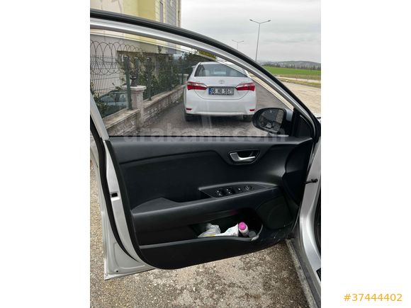 Sahibinden Kia Stonic 1.4 MPI Cool 2022 Model 
