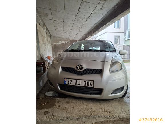 Sahibinden Toyota Yaris 1.33 Terra Sporty 2011 Model  97.000 km Gri (metalik)