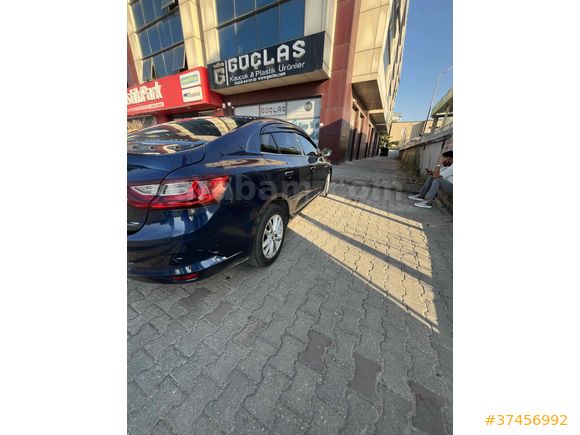 Sahibinden Renault Megane 1.5 dCi Touch Plus 2017 Model  240.000 km Lacivert