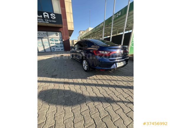 Sahibinden Renault Megane 1.5 dCi Touch Plus 2017 Model  240.000 km Lacivert