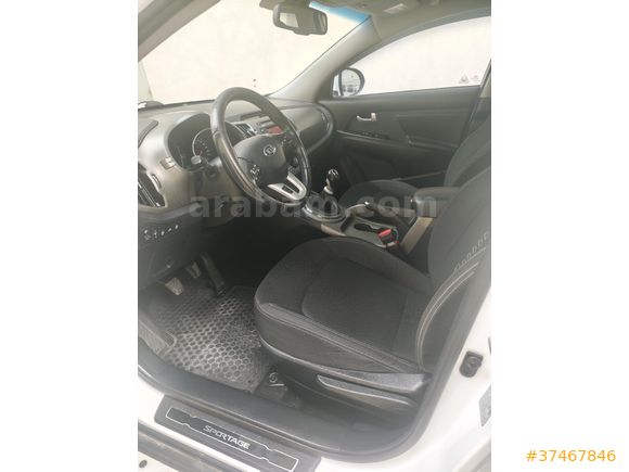 Sahibinden  en dolusu  Hatasız Kia Sportage 1.6 GDI Concept Plus 2014 Model  130.000 km Beyaz
