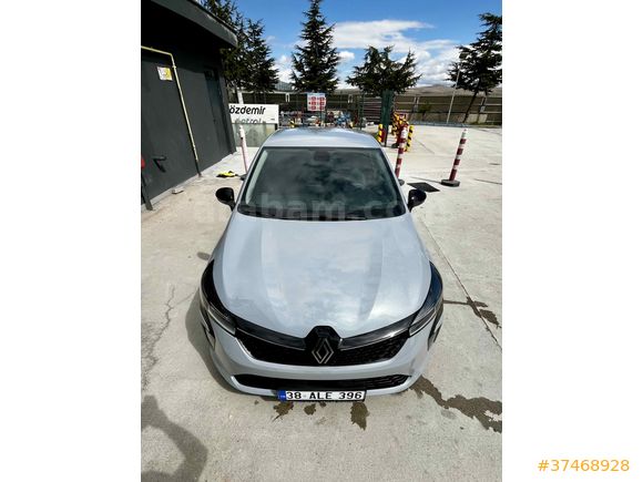 Sahibinden Renault Clio 1.0 TCe Equilibre 2023 Model Kayseri 17.000 km Gri