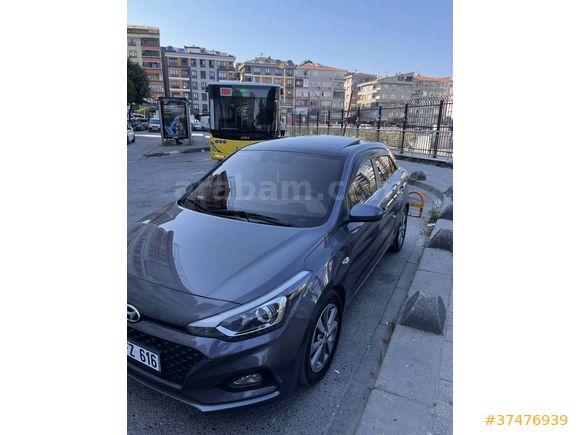 Sahibinden Hyundai i20 1.4 MPI Smart 2020 Model  84000 km Gri