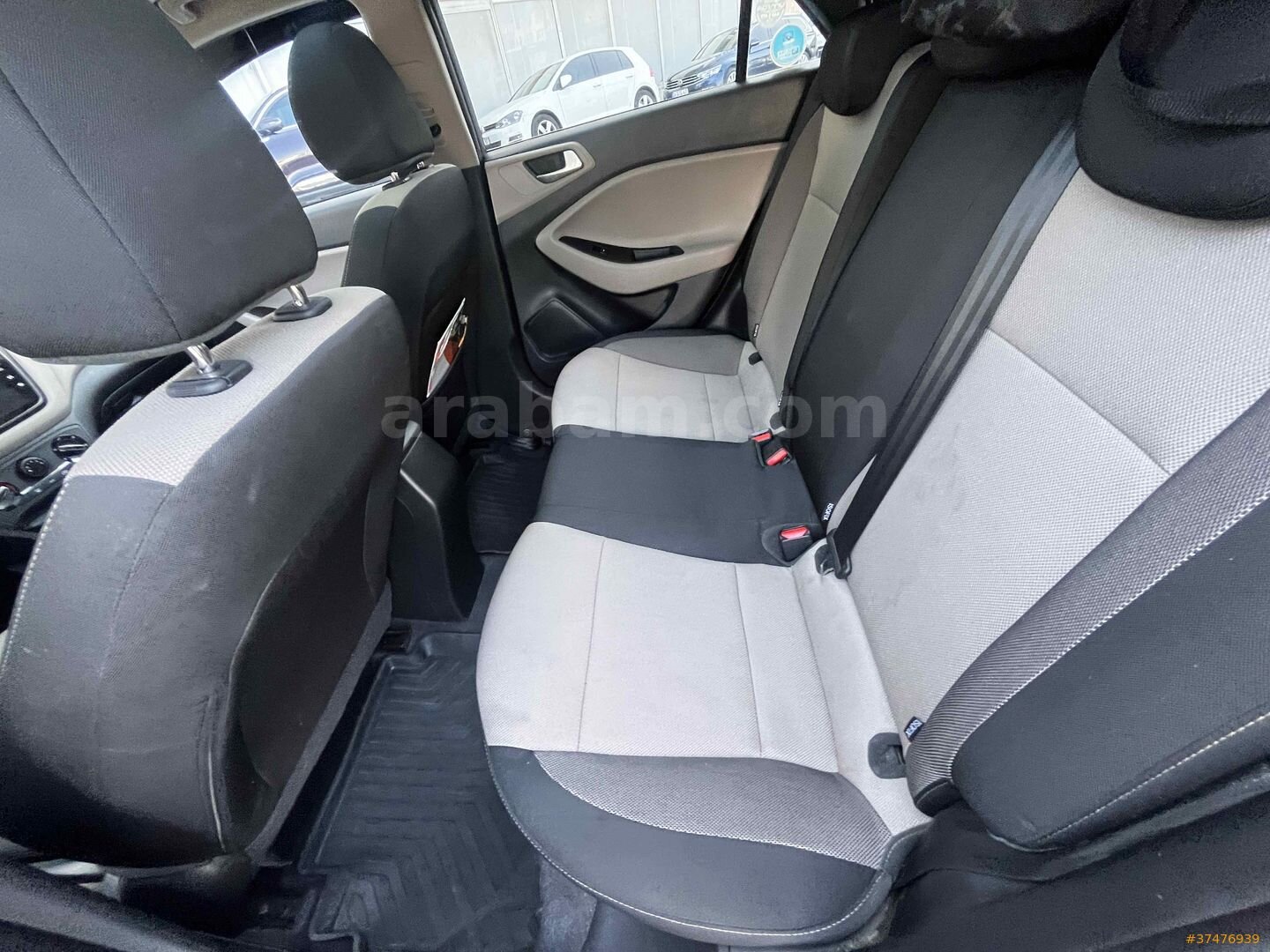 Sahibinden Hyundai i20 1.4 MPI Smart 2020 Model İstanbul 84.000 km Gri 6
