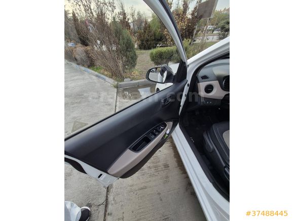 Sahibinden Hyundai i10 1.0 D-CVVT Style 2014 Model  233.000 km Beyaz