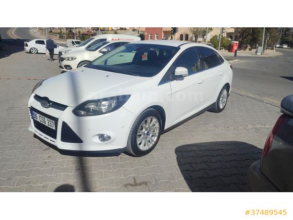 Sahibinden Ford Focus 1.6 TDCi Titanium 2014 Model  192.000 km Beyaz