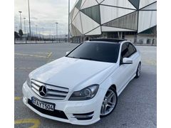 Aracım ANTALYA’DA
 HATASIZ BOYASIZ HASAR KAYITSIZ 162 KM'DE AMG 7G-TRONİC 1.6TURBO 156 HP
 