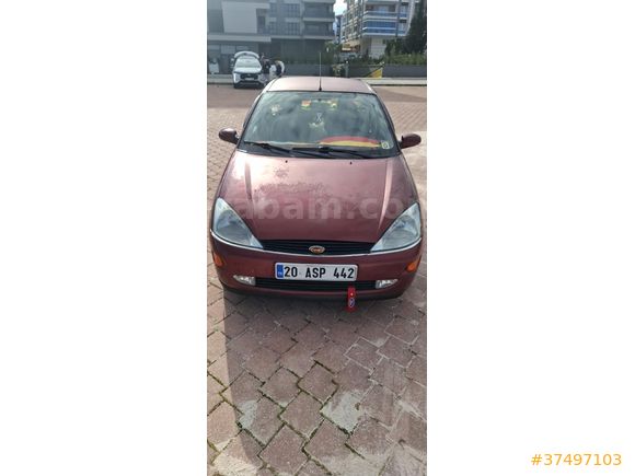 Sahibinden Ford Focus 1.6 Ghia 2001 Model  310.000 km Bordo