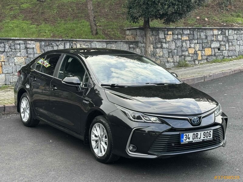 Galeriden Toyota Corolla 1.8 Hybrid Dream 2021 Model İstanbul 93.500 km Siyah