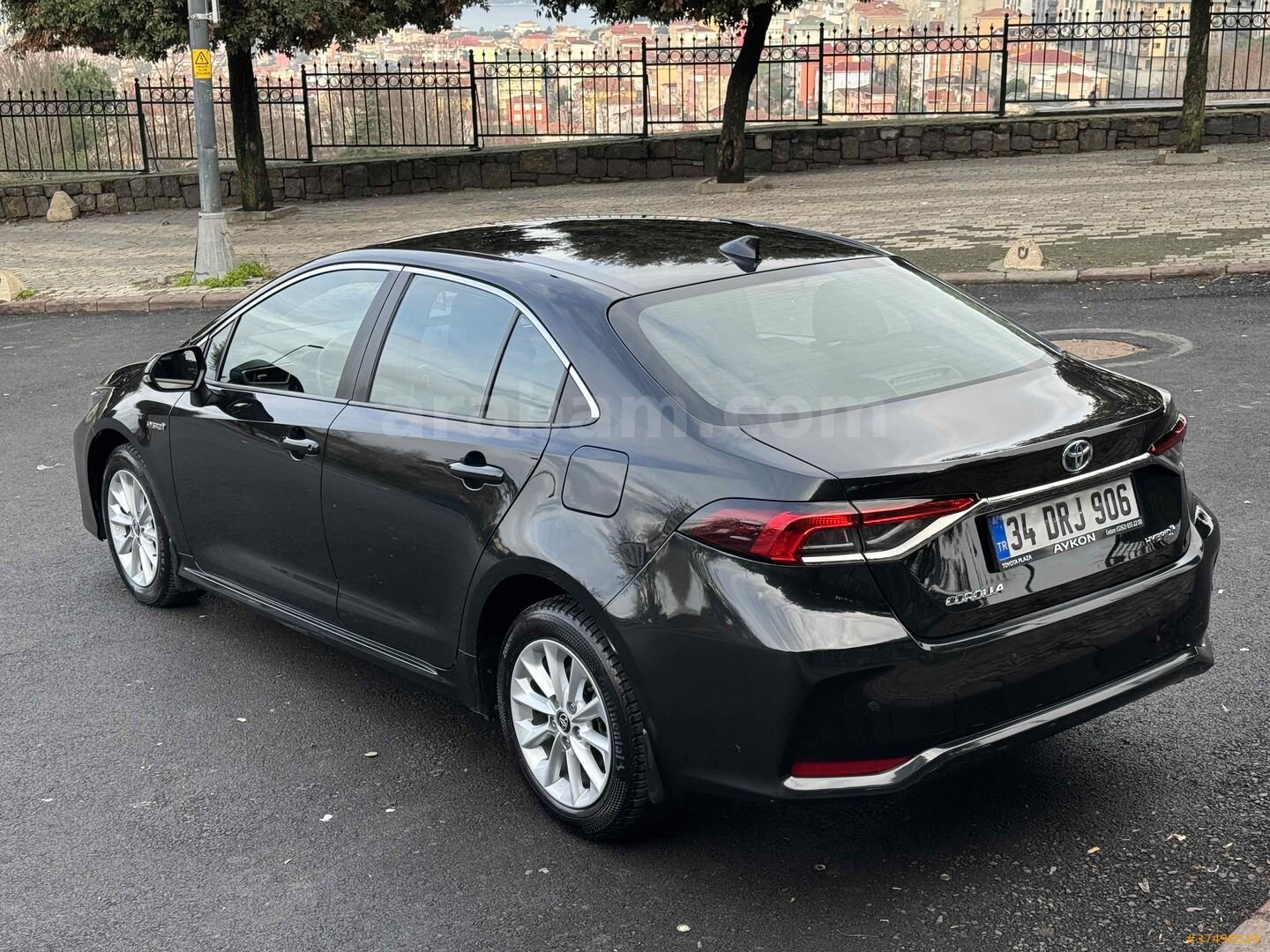 Galeriden Toyota Corolla 1.8 Hybrid Dream 2021 Model İstanbul 93.500 km Siyah 4
