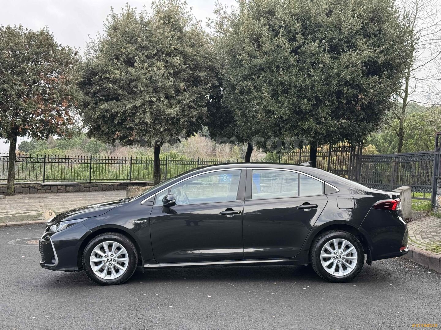 Galeriden Toyota Corolla 1.8 Hybrid Dream 2021 Model İstanbul 93.500 km Siyah 5