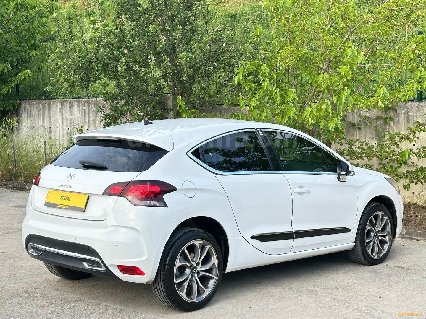 Sahibinden DS Automobiles DS4 1.6 e-HDi D-Sport 2013 Model Samsun 186.000 km Beyaz 1