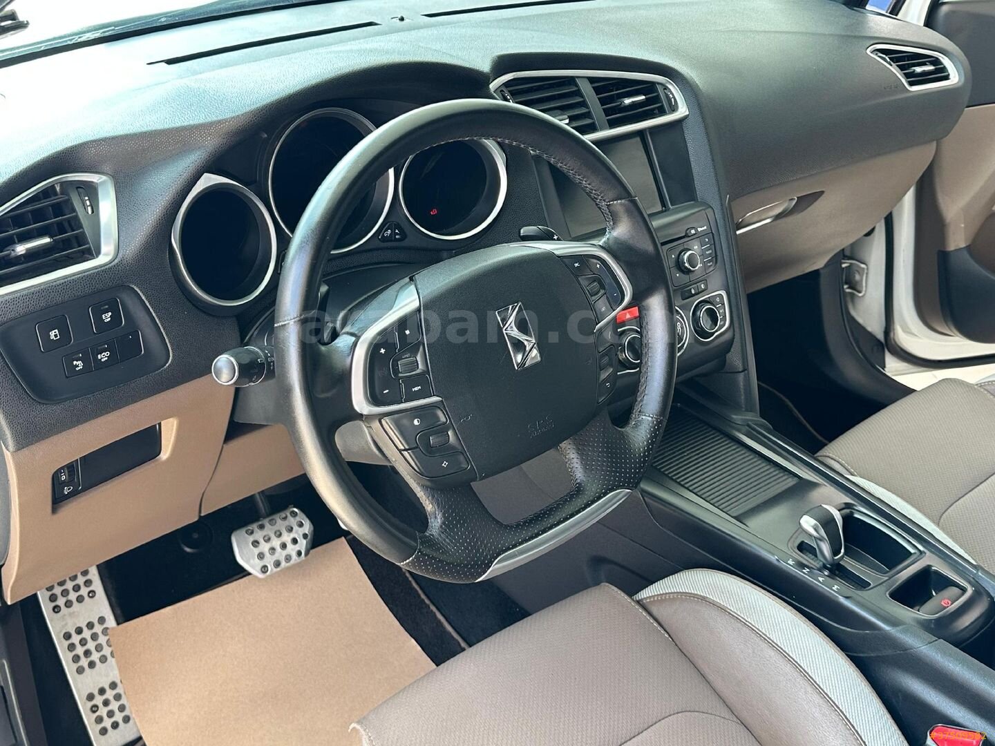 Sahibinden DS Automobiles DS4 1.6 e-HDi D-Sport 2013 Model Samsun 186.000 km Beyaz 2
