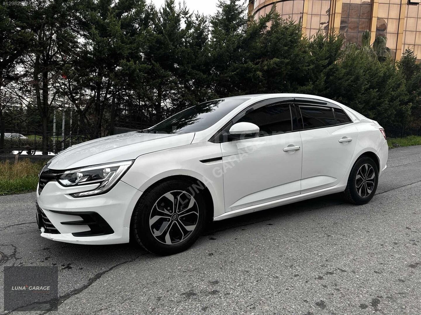 Galeriden Renault Megane 1.3 TCe Joy 2021 Model İstanbul 140.000 km Beyaz 7