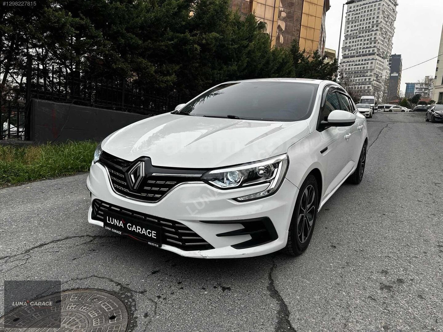 Galeriden Renault Megane 1.3 TCe Joy 2021 Model İstanbul 140.000 km Beyaz 3