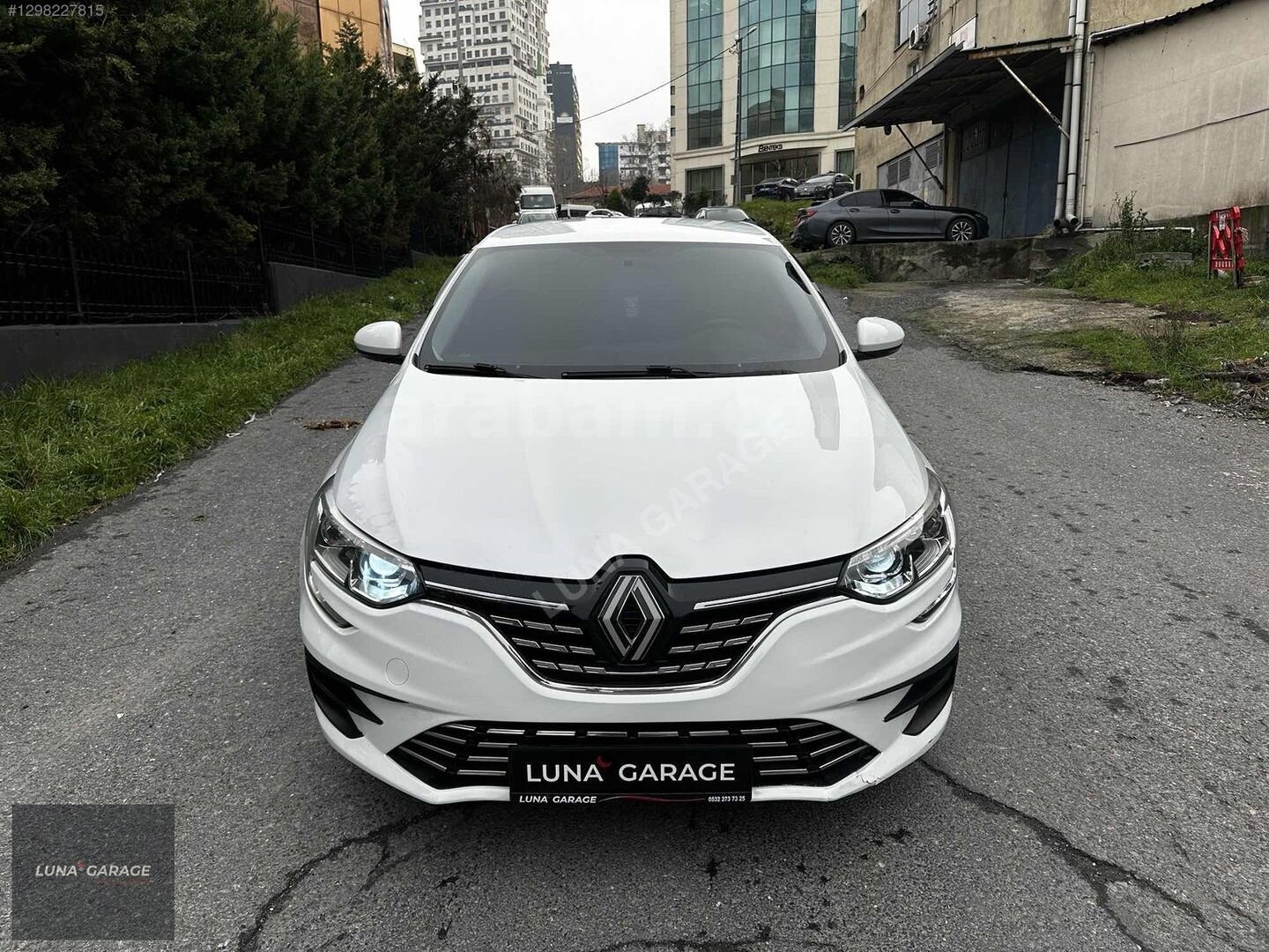 Galeriden Renault Megane 1.3 TCe Joy 2021 Model İstanbul 140.000 km Beyaz 4