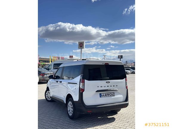 Sahibinden Ford Tourneo Courier 1.5 EcoBlue Trend 2024 Model 