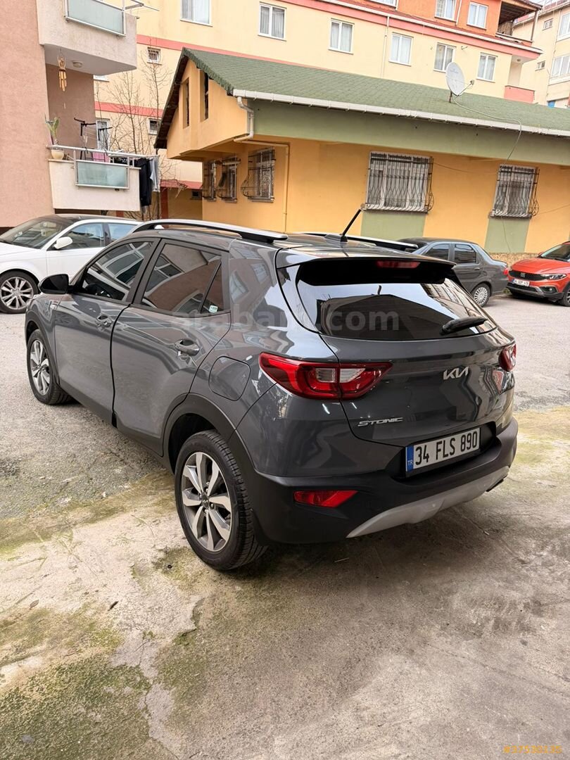 GZL AUTO'DAN 2022 KİA STONİC SUNROOF OTOMATİK 100KM 7