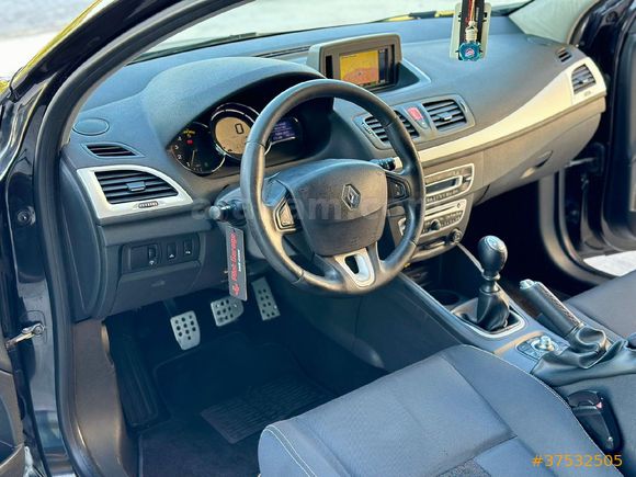 ACİL Megane 3 coupe tek değişen