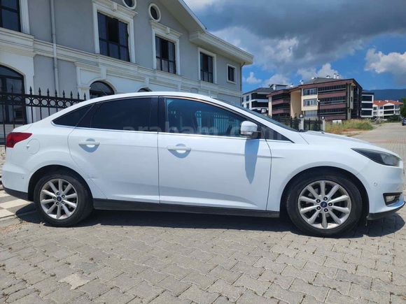 FORD FOCUS Full Yetkili  Mk 3.5  1.5 TDCI F1 otomatik park 4K 120 ps 