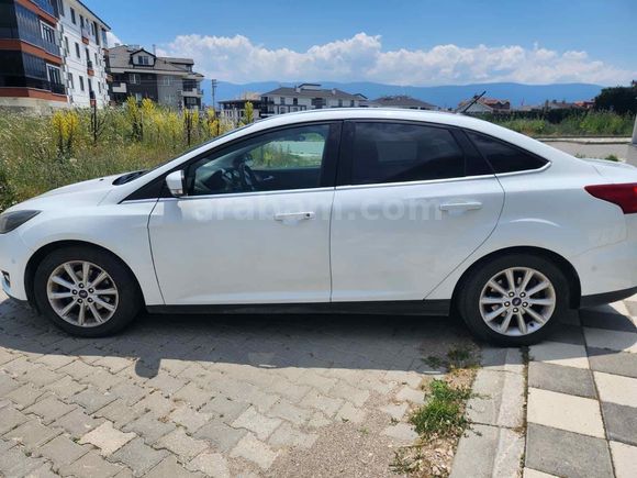 FORD FOCUS Full Yetkili  Mk 3.5  1.5 TDCI F1 otomatik park 4K 120 ps 