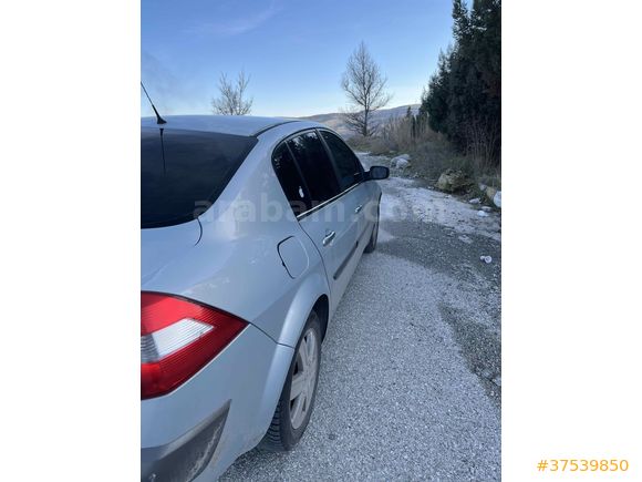 Sahibinden Renault Megane 1.6 Dynamique 2004 Model 
Temiz brodwaylede  takas olur 