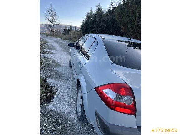 Sahibinden Renault Megane 1.6 Dynamique 2004 Model 
Temiz brodwaylede  takas olur 
