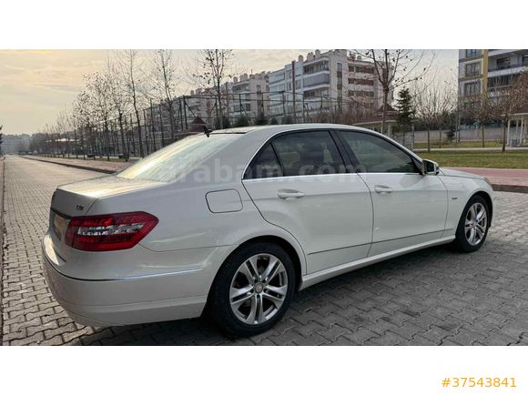 143.250 KM CAM TAVANLI AVANTGARDE DOLU PAKET