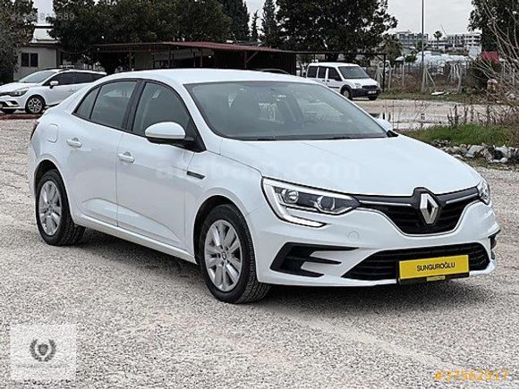 SUNGUROĞLU GARAGE'DEN 2022 RENAULT MEGANE 1.3 TCE JOY OTOMATİK