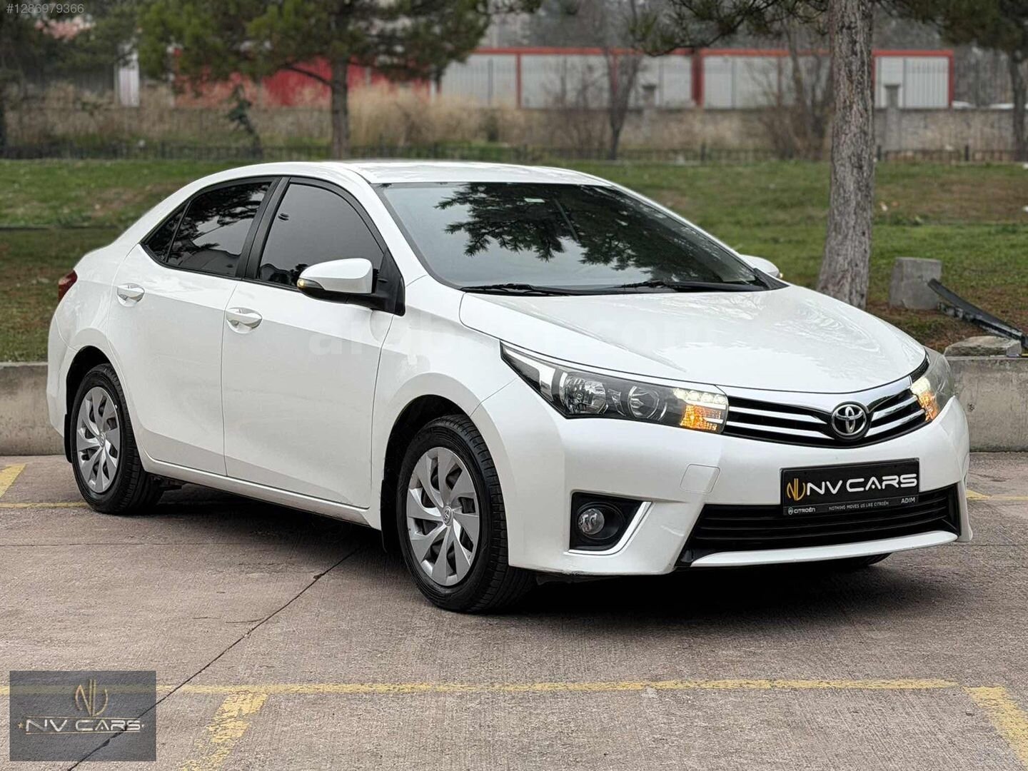 Galeriden Toyota Corolla 1.33 Life 2014 Model Kütahya 99.000 km Beyaz 3
