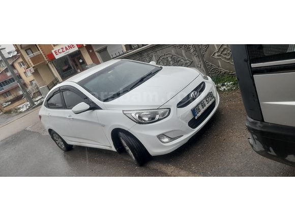 Sahibinden Hyundai Accent Blue 1.6 CRDI Mode 2014 Model, muayenesi Kasım 2027 de. kilometre orjinal, çogunlukla uzun yolda yapılmıştır.