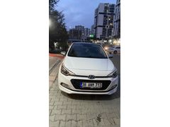 Sahibinden Hyundai i20 1.4 CRDi Style 2015 Model   PANORAMİK CAM TAVANLI