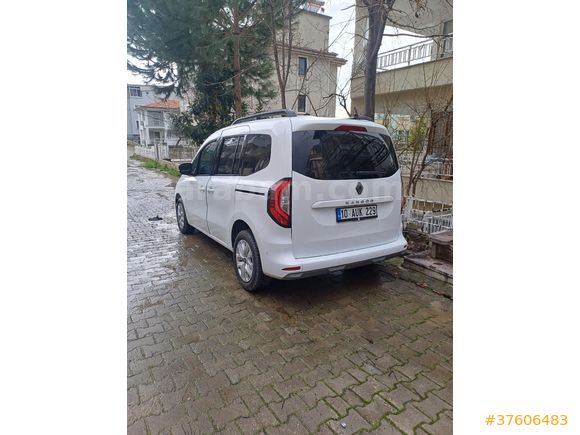 Sahibinden Renault Kangoo Multix 1.3 TCe Iconic 2024 Model