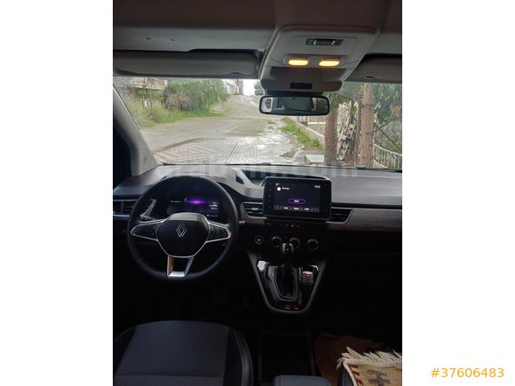 Sahibinden Renault Kangoo Multix 1.3 TCe Iconic 2024 Model