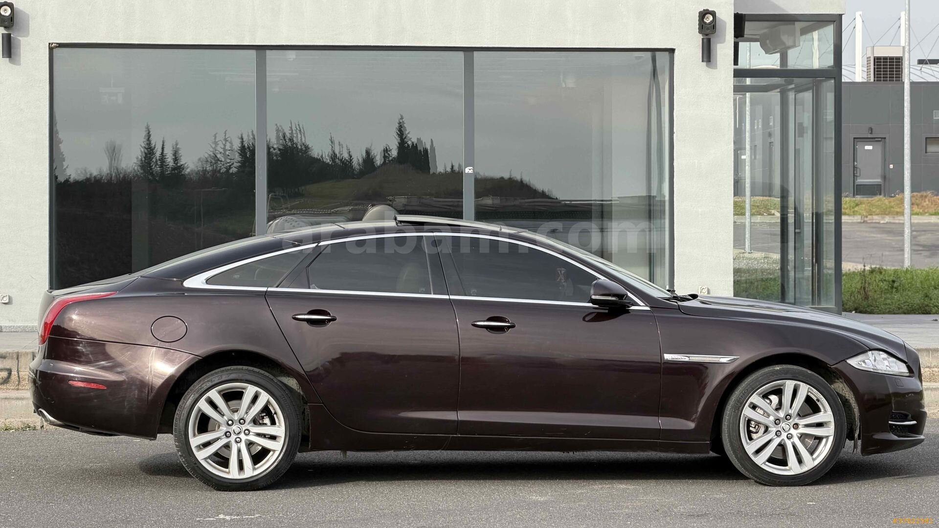 Sahibinden Jaguar XJ 3.0 D Premium Luxury 2011 Model Kocaeli 220.000 km Bordo 4