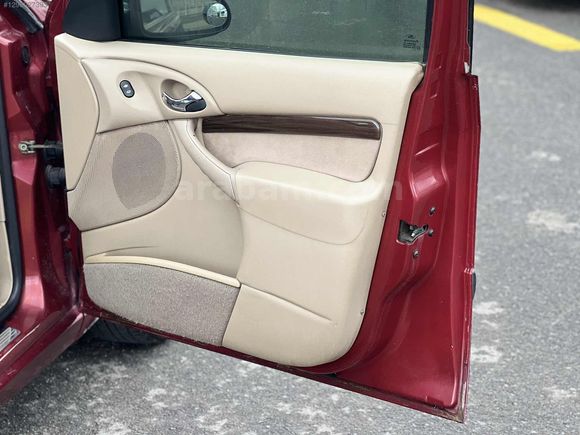 2000 FOCUS 2.0 GHİA BENZİN/LPG KARTA 12 TAKSİT