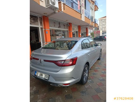 Renault Megane 1.3 TCe Touch plus 2025 Model