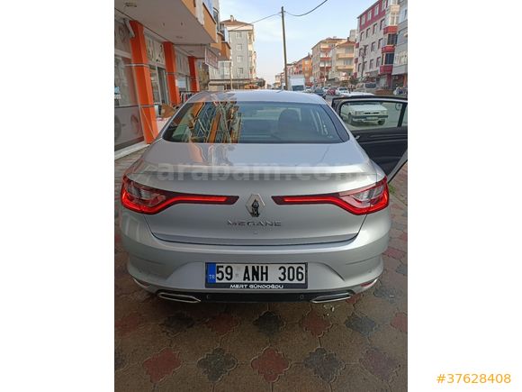 Renault Megane 1.3 TCe Touch plus 2025 Model