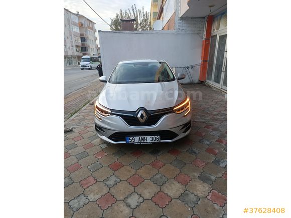 Renault Megane 1.3 TCe Touch plus 2025 Model