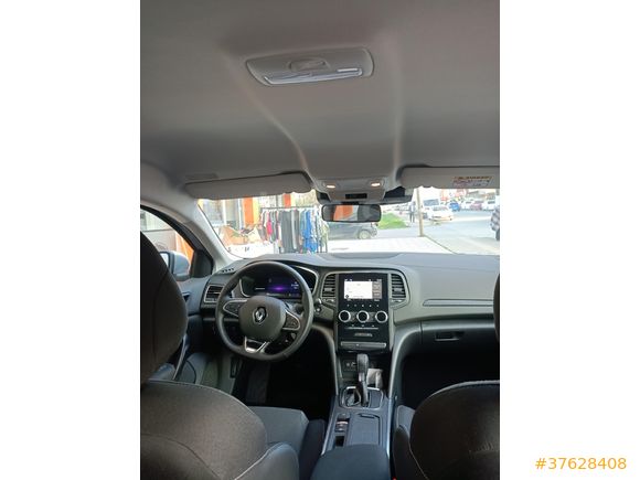Renault Megane 1.3 TCe Touch plus 2025 Model