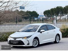 2022 COROLLA 1.5 DREAM İÇİ ÇİFT RENK BEYAZ İNCİ 69 BİN KM DE