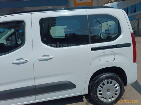Sahibinden Opel Combo 1.5 D Essential 2024 Model  24.500 km Beyaz
