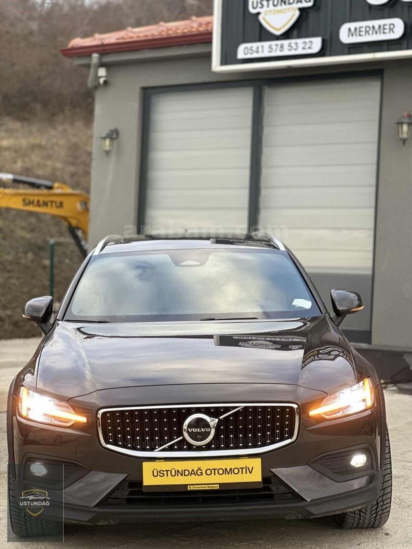 Galeriden Volvo V90 Cross Country 2.0 B5 Plus Bright 2022 Model Sinop 89.000 km Füme 2